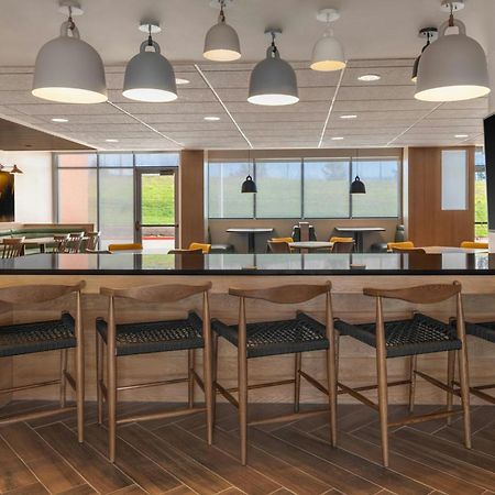 Fairfield By Marriott Inn & Suites Kansas City At The Legends Bagian luar foto